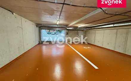 Garážové stání se sklepem, Zlín - Jižní svahy, Nad Stráněmi, Zlín