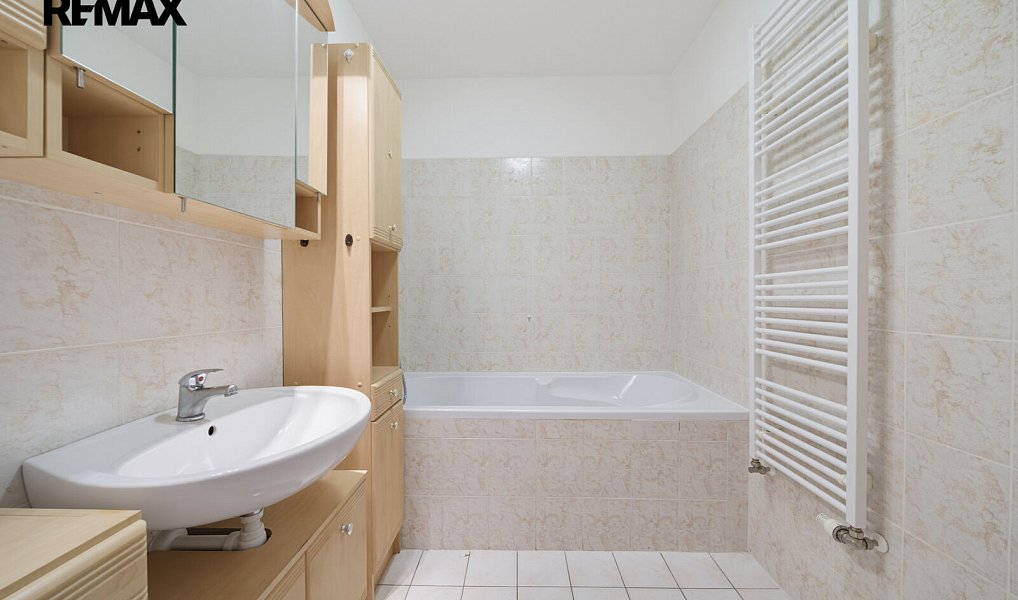 Prodej bytu 2+1 69 m², Nová Role – náhled fotky 30