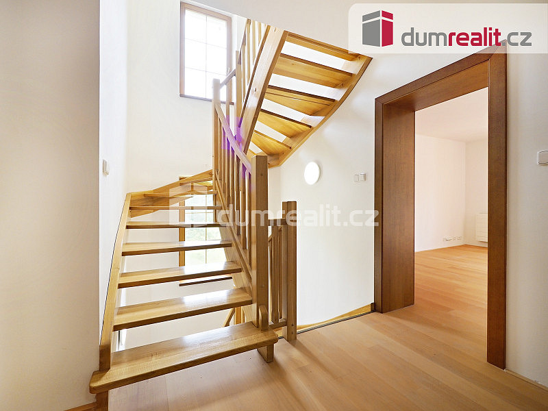 Prodej domu 286 m² s pozemkem 3 176 m² — photo 2