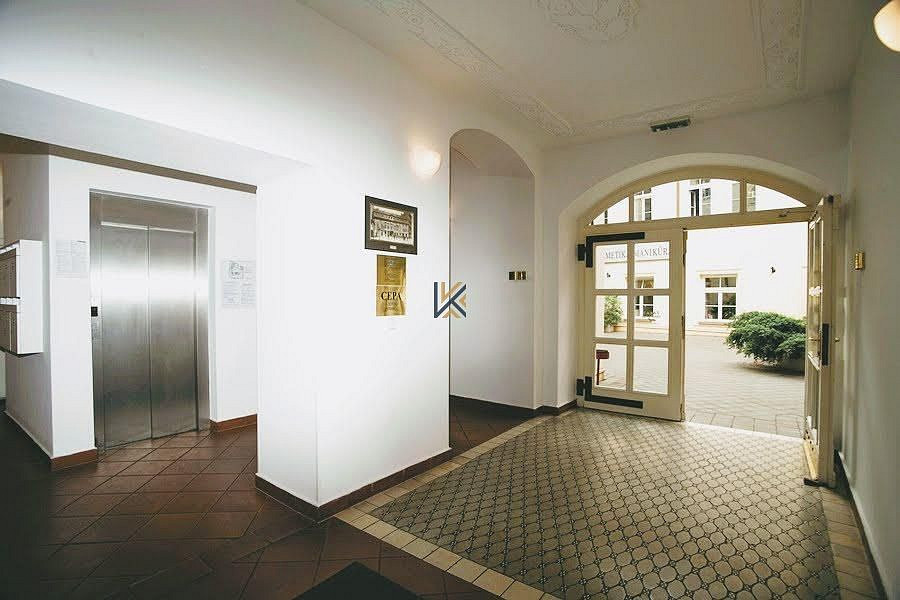 Pronájem kanceláře 131 m² — photo 2