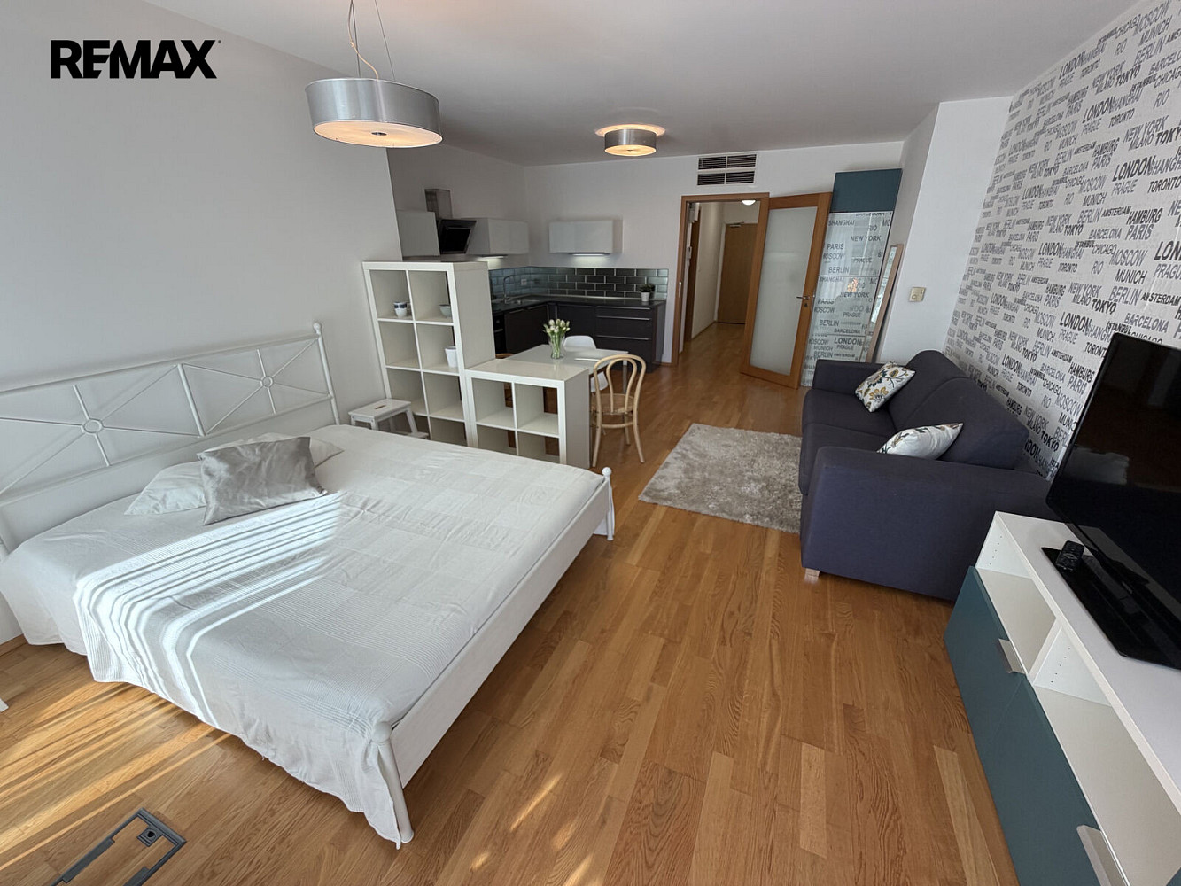 Pronájem bytu 1+kk 44 m² – fotografie 3