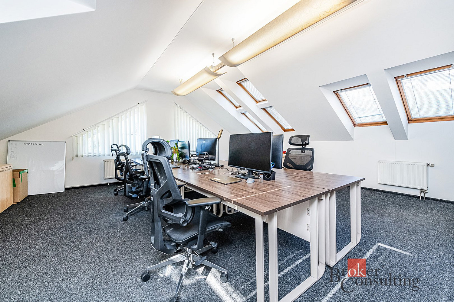 Pronájem kanceláře 95 m² – fotografie 3