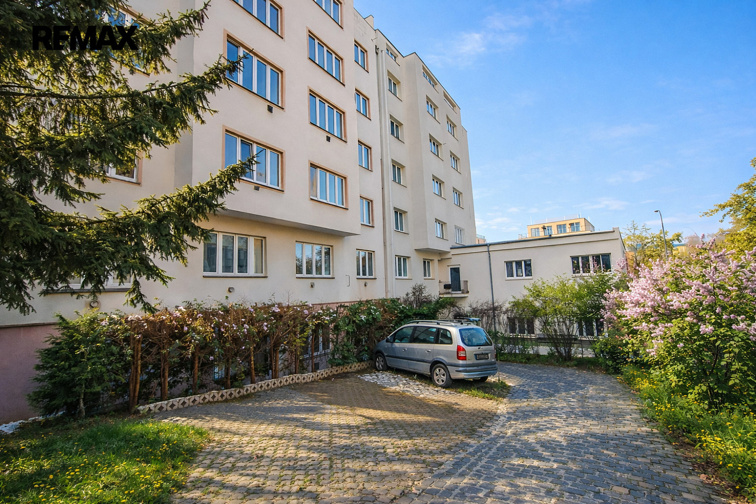 Prodej garáže 16,7 m2, praha 6 břevnov, ul. nad kajetánkou — photo 3
