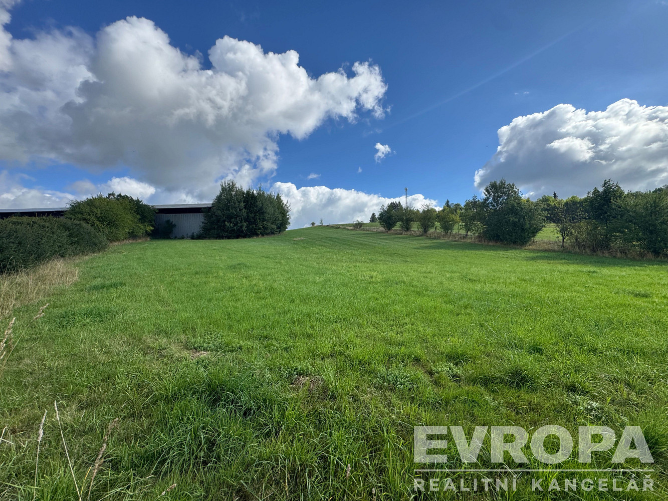 Prodej stavebního pozemku 1 038 m²