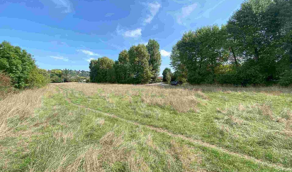 Prodej pozemku 601 m², Všenory – náhled fotky 2