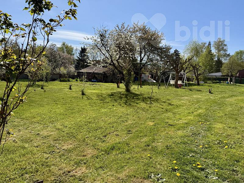 Prodej stavebního pozemku 900 m² – fotografie 3