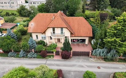 Prodej domu 300 m² s pozemkem 803 m², Nad Helmrovkou, Praha 6 - Lysolaje