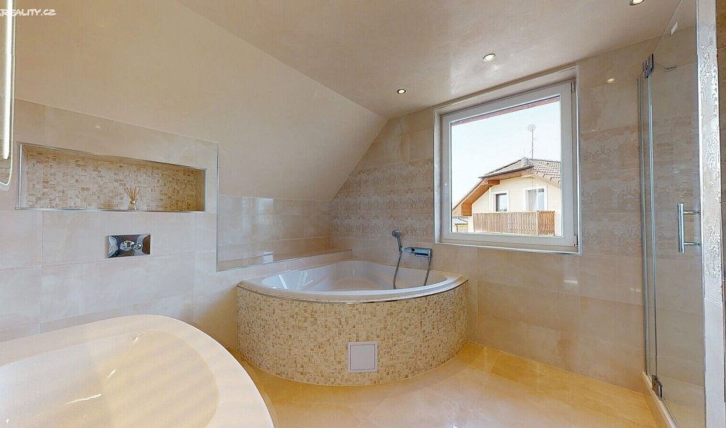 Prodej domu 229 m² s pozemkem 1 110 m², Hroznětín – náhled fotky 13