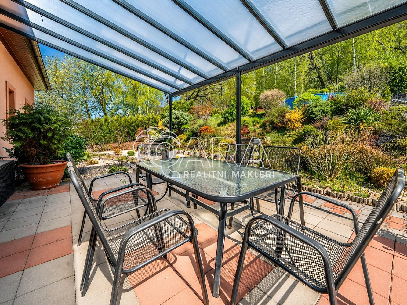 Prodej domu 220 m² s pozemkem 782 m² – fotografie 2