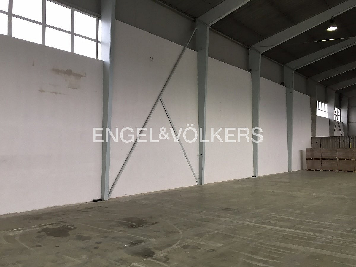 Pronájem výrobních prostor 961 m² – fotografie 2