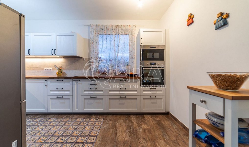 Prodej domu 105 m² s pozemkem 2 043 m², Lochovice – náhled fotky 3