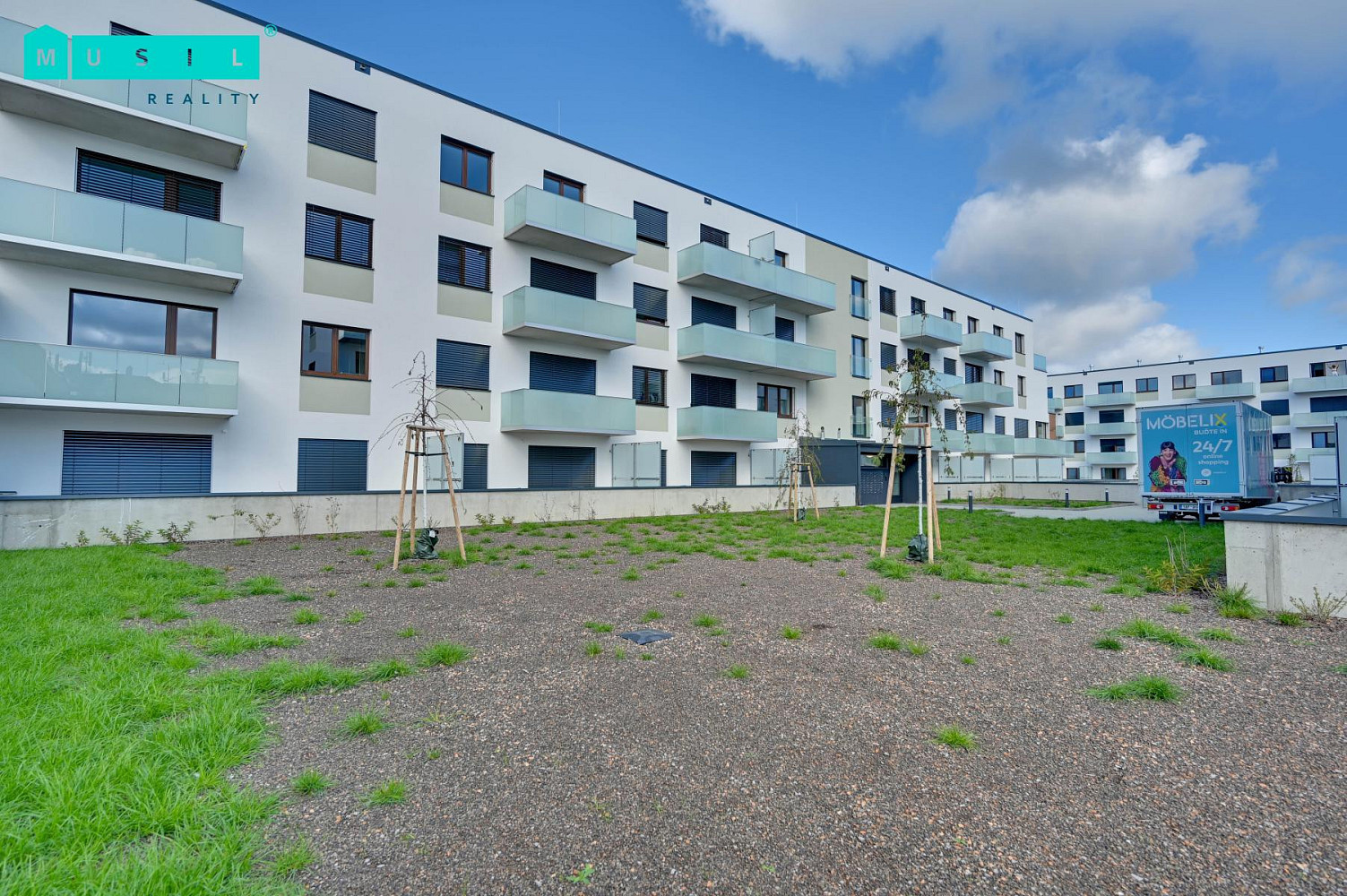 Pronájem bytu 2+kk 56 m² – fotografie 3