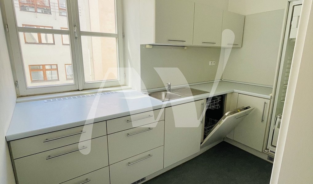 Pronájem kanceláře 144 m², Praha – náhled fotky 5
