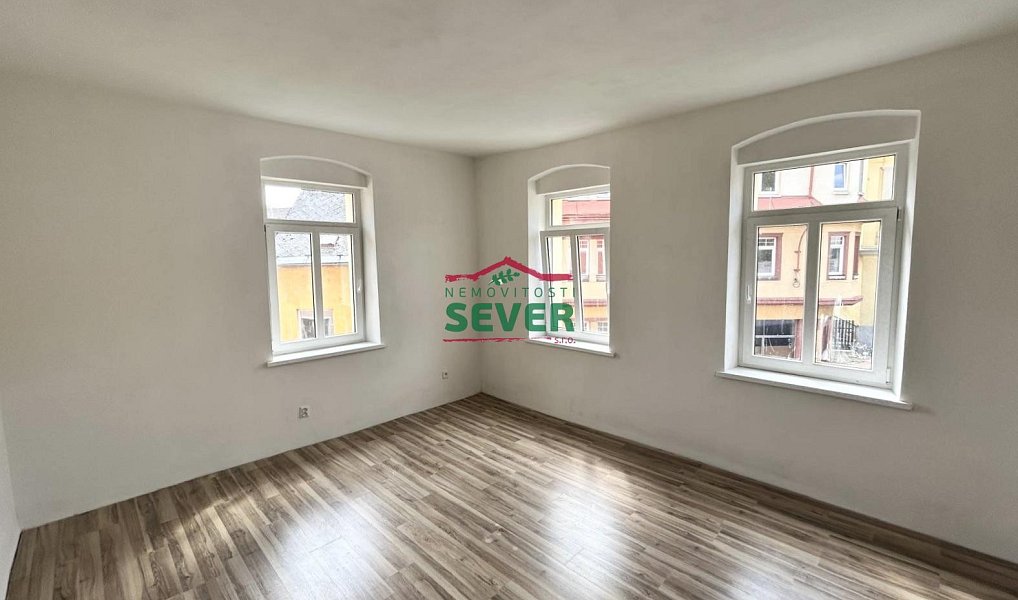 Prodej domu 571 m² s pozemkem 158 m², Luby – náhled fotky 15