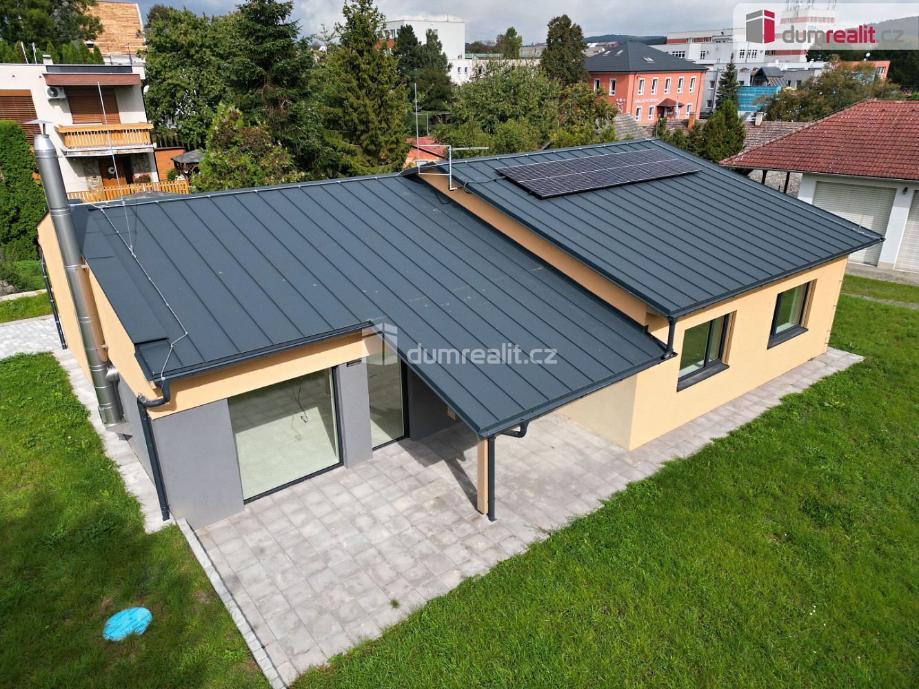 Prodej domu 250 m² s pozemkem 1 328 m²
