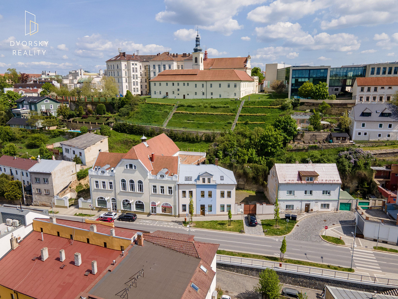 Pronájem kanceláře 305 m²