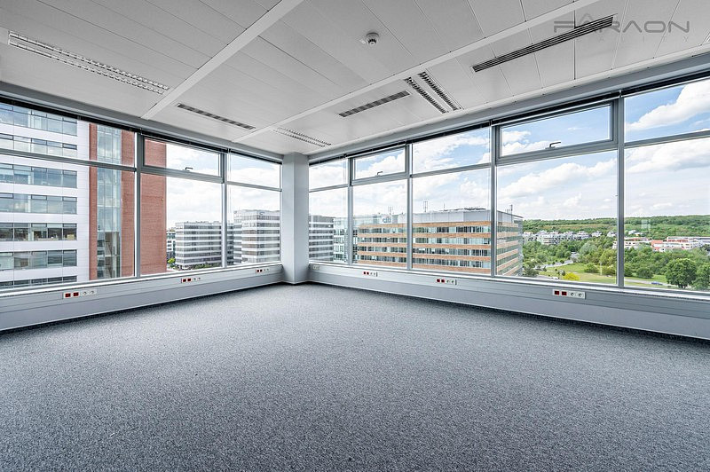 Pronájem kanceláře 649 m² – fotografie 4
