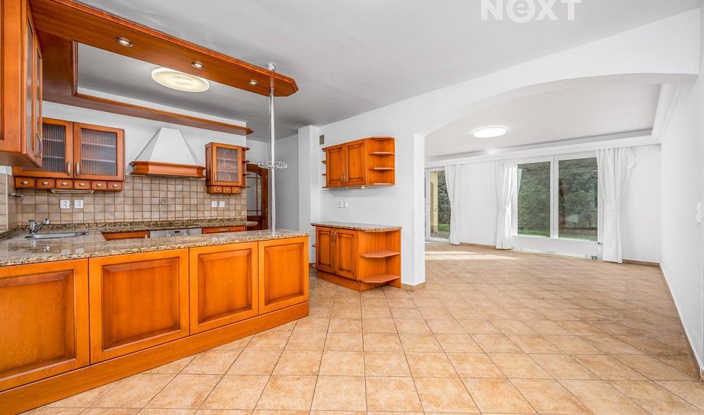 Prodej domu 337 m² s pozemkem 915 m², Praha – náhled fotky 9