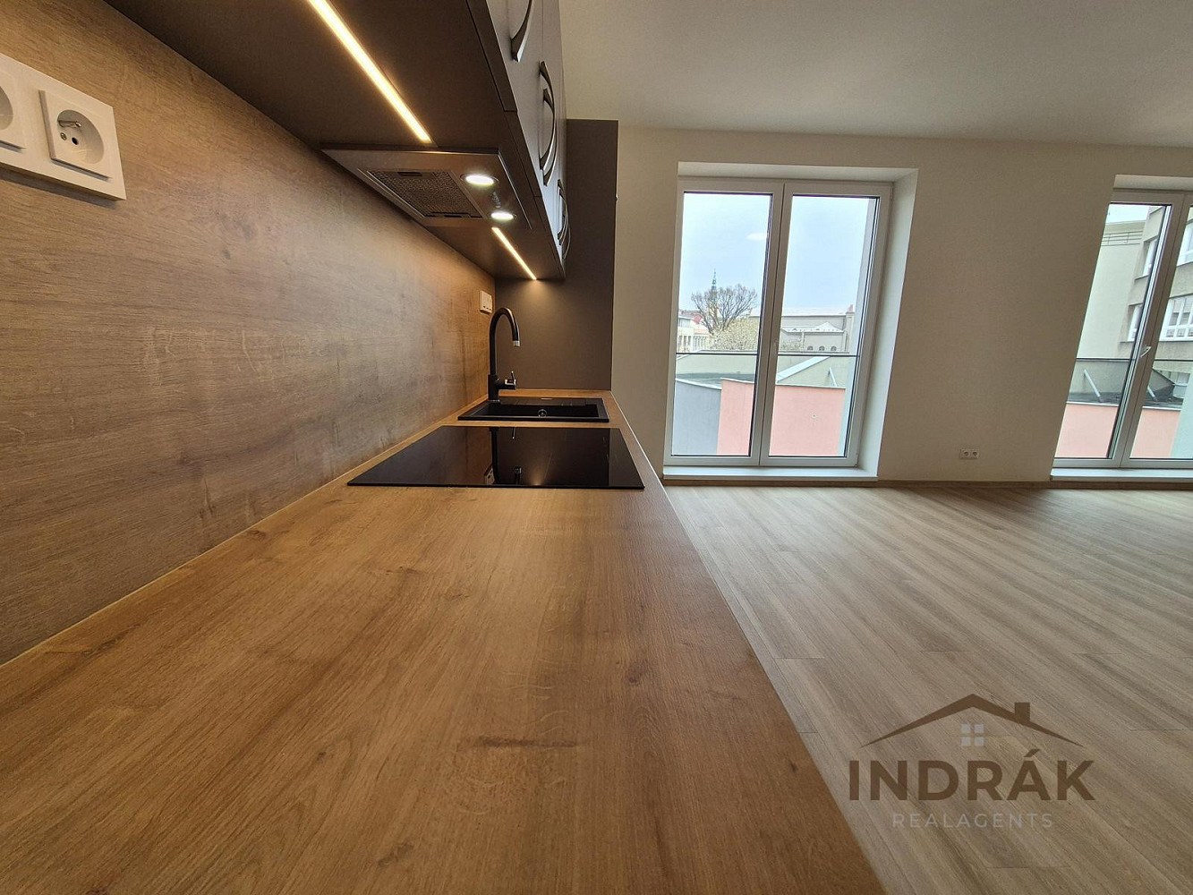 Pronájem bytu 2+kk 69 m² — photo 3