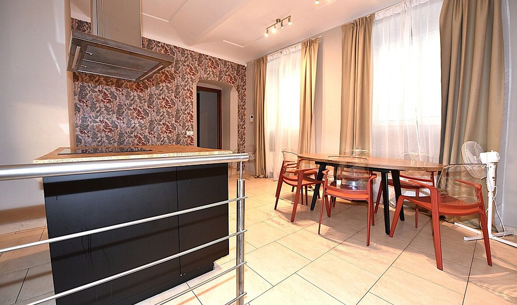 Prodej bytu 5+kk 224 m², Praha – náhled fotky 2