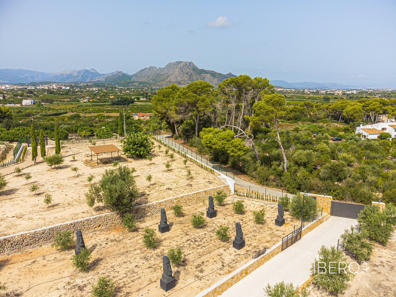Prodej domu 260 m² s pozemkem 8 000 m² – pohled 3