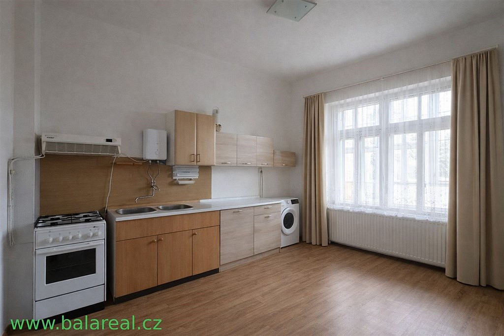 Prodej domu 182 m² s pozemkem 403 m² — photo 2