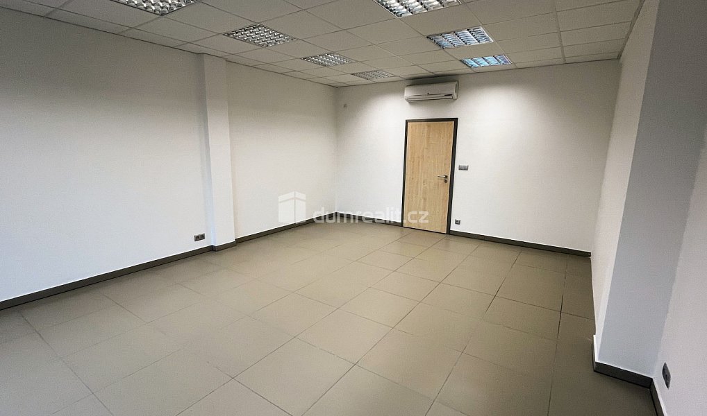 Pronájem kanceláře 32 m², Uherské Hradiště – náhled fotky 2