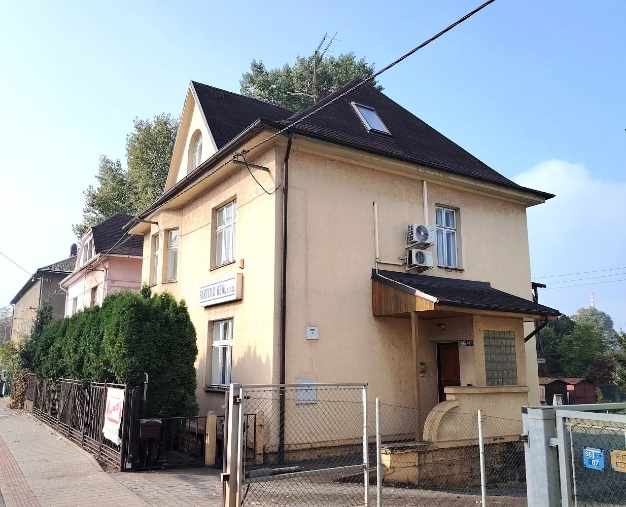 Prodej kanceláře 927 m²