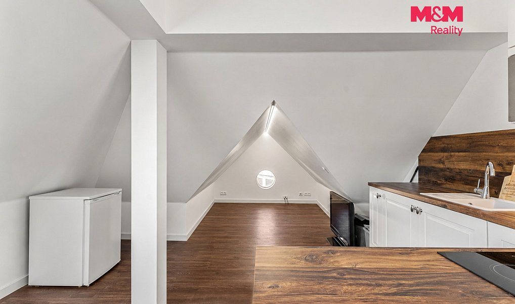 Prodej domu 486 m² s pozemkem 1 076 m², Dalovice – náhled fotky 11