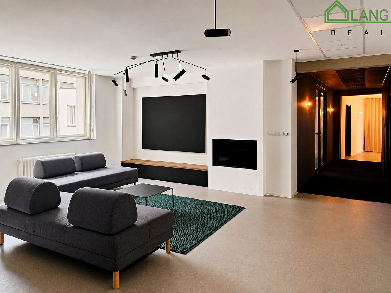 Pronájem kanceláře 380 m²