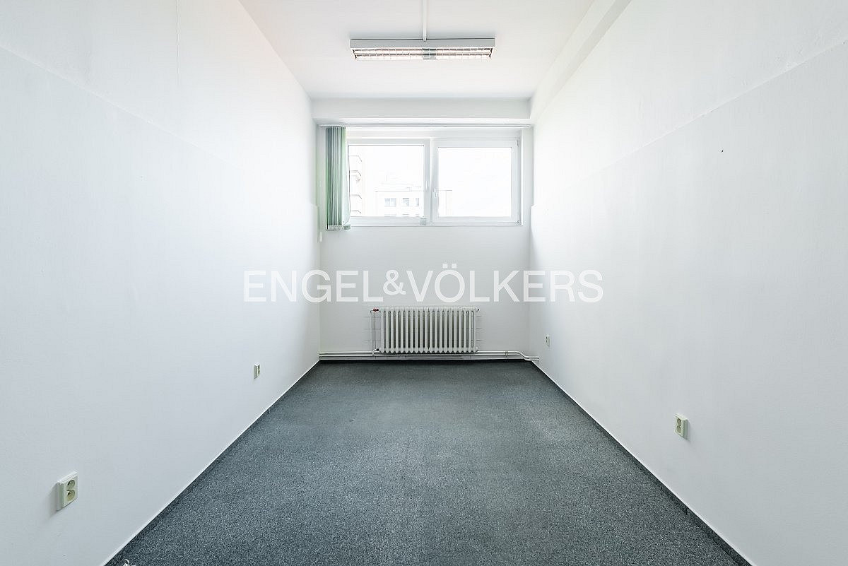 Pronájem kanceláře 18 m² – fotografie 2