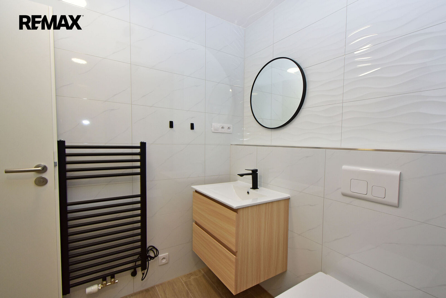 Pronájem bytu 1+kk 30 m² – fotografie 3