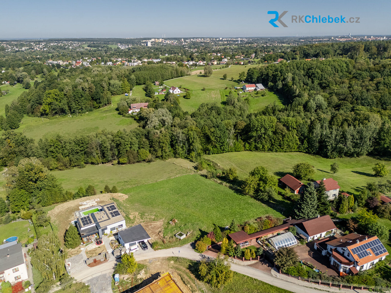 Prodej stavebního pozemku 2 017 m² – fotografie 3