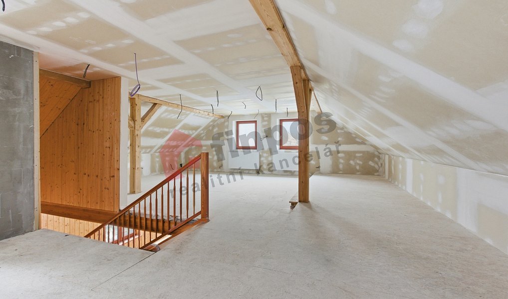 Prodej domu 159 m² s pozemkem 994 m², Šípy – náhled fotky 4