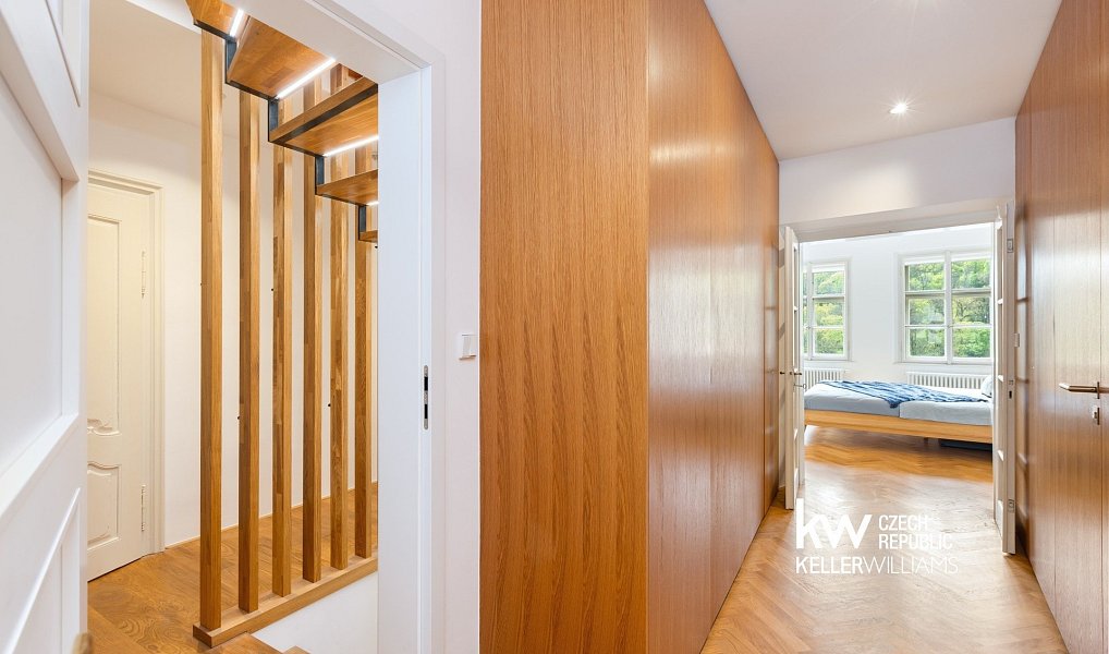Prodej bytu 6+kk 231 m², Praha – náhled fotky 13