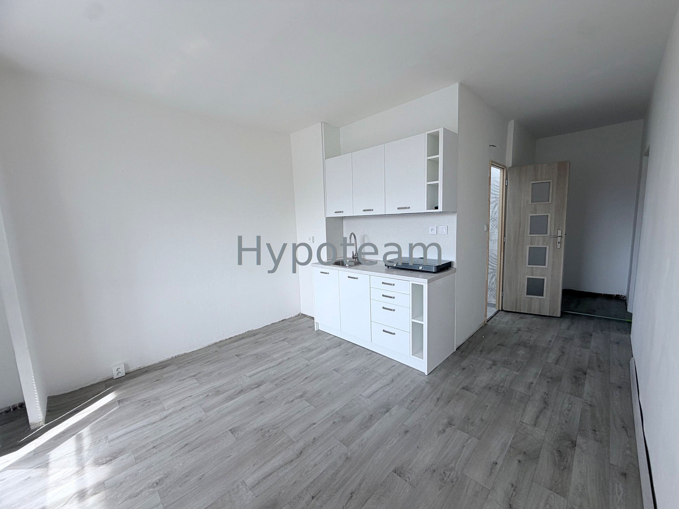 Pronájem bytu 1+1 42 m² – fotografie 2
