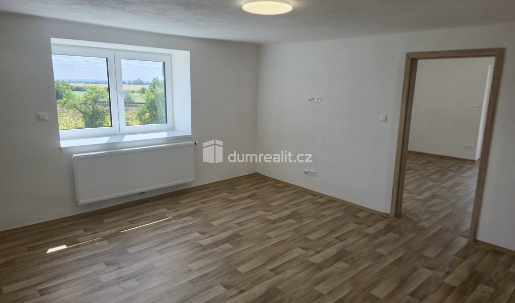 Pronájem bytu 3+1 86 m², Všejany – náhled fotky 10