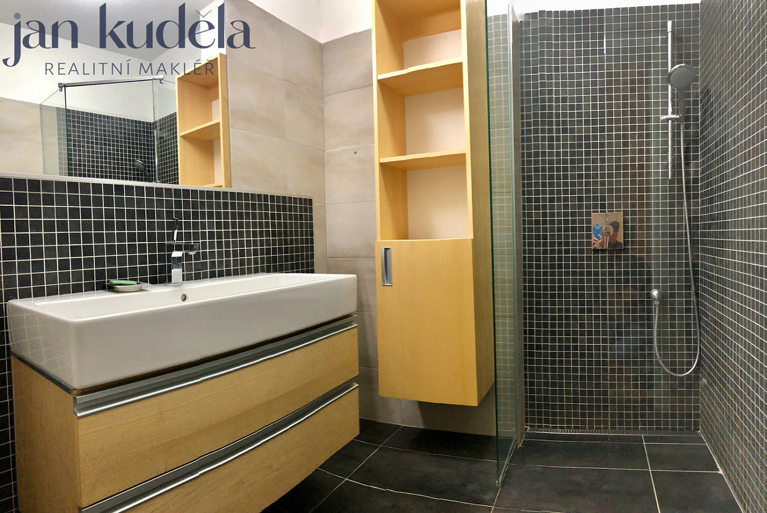 Pronájem bytu 3+kk 81 m² – pohled 6