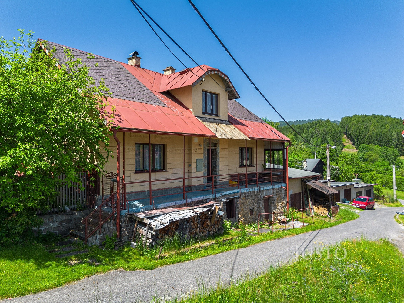 Prodej domu 203 m² s pozemkem 1 142 m²