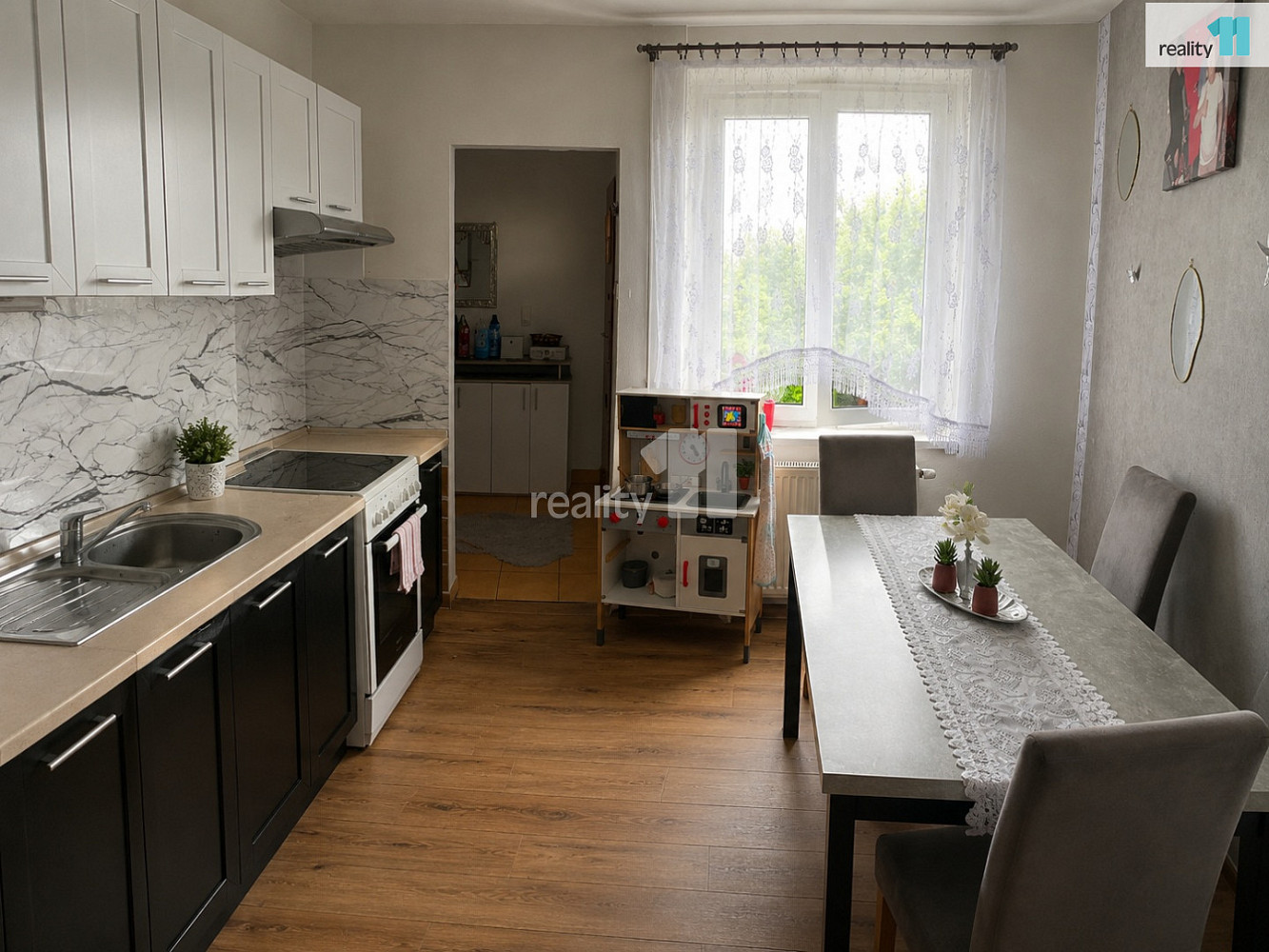 Prodej nájemního domu, činžáku 600 m² – fotografie 3