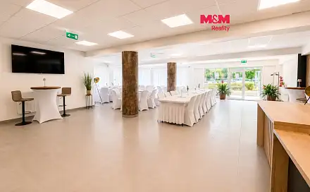 Pronájem obchodních prostor 210 m², Březinova, Louny
