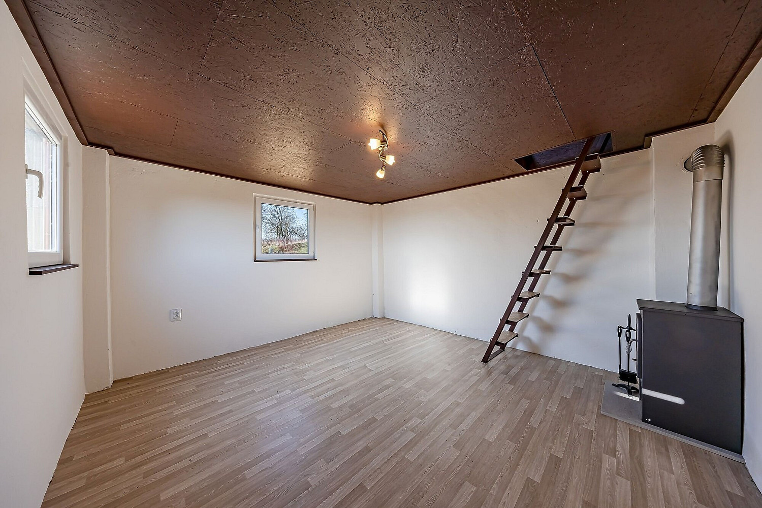 Prodej domu 35 m² s pozemkem 2 544 m² – fotografie 2