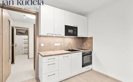 Pronájem bytu 1+kk 30 m², Líšeňská, Brno - Židenice