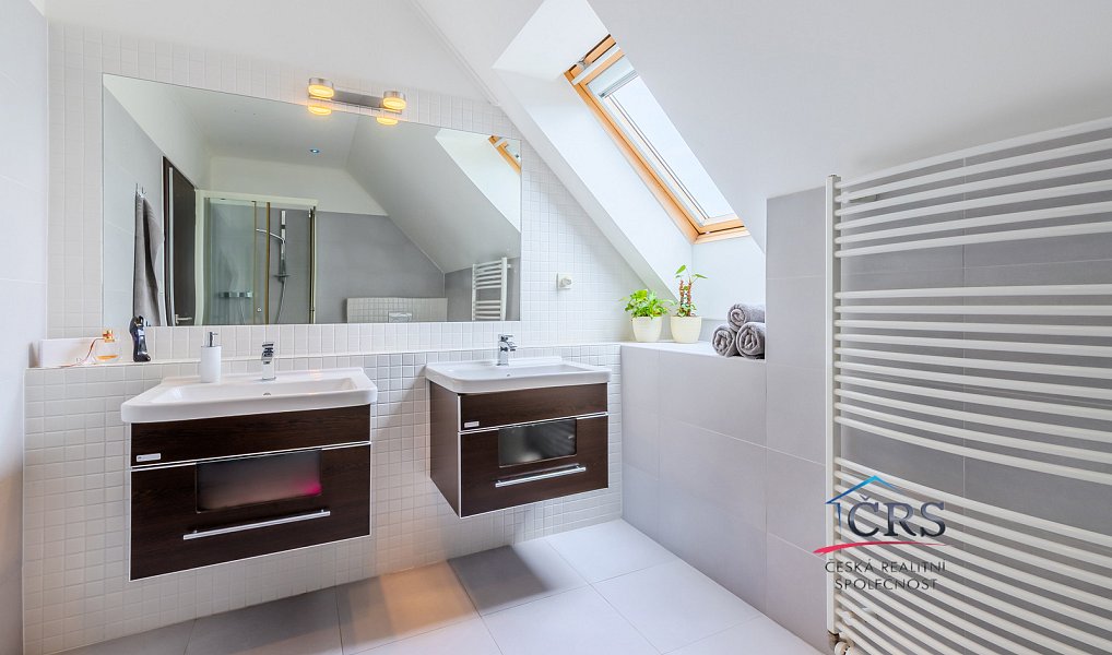 Prodej domu 310 m² s pozemkem 1 176 m², Hostivice – náhled fotky 25