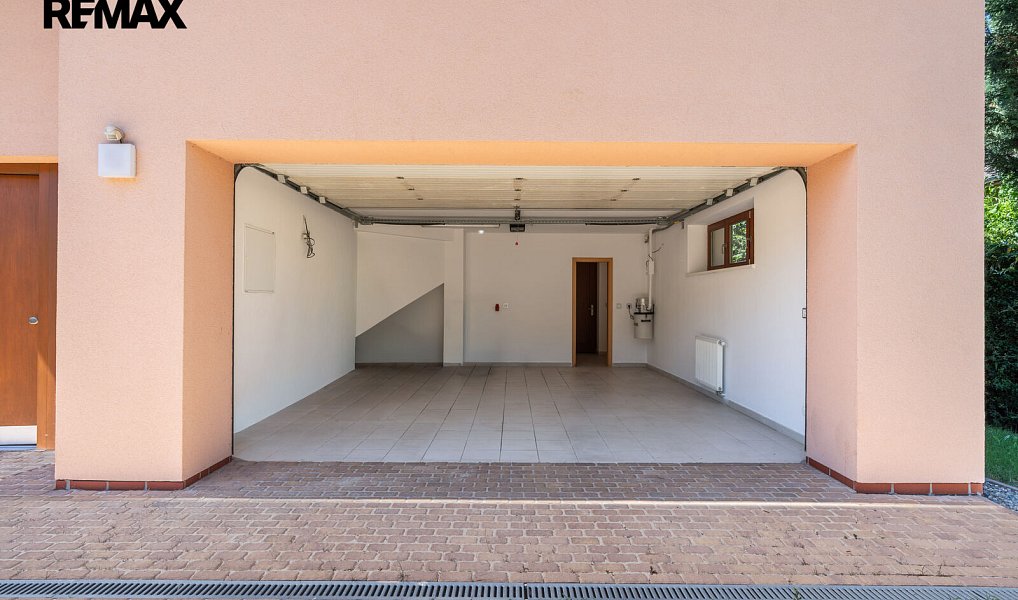 Prodej domu 241 m² s pozemkem 742 m², Praha – náhled fotky 36