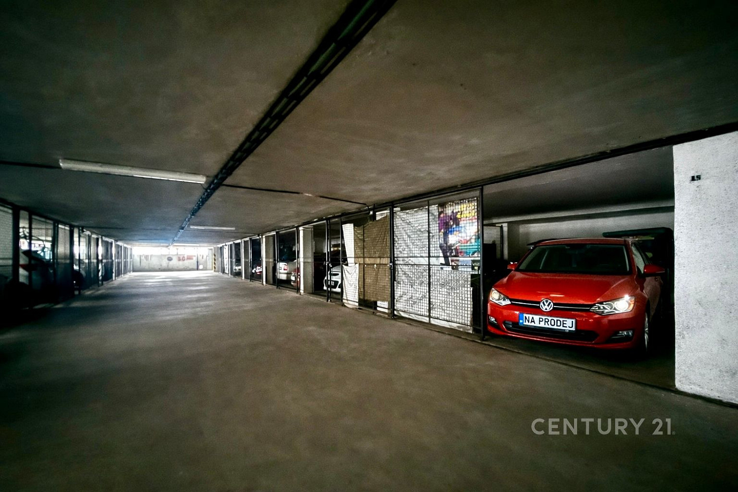 Prodej uzamykatelného garážového stání v brněkrálově poli, ul. herčíkova — photo 4