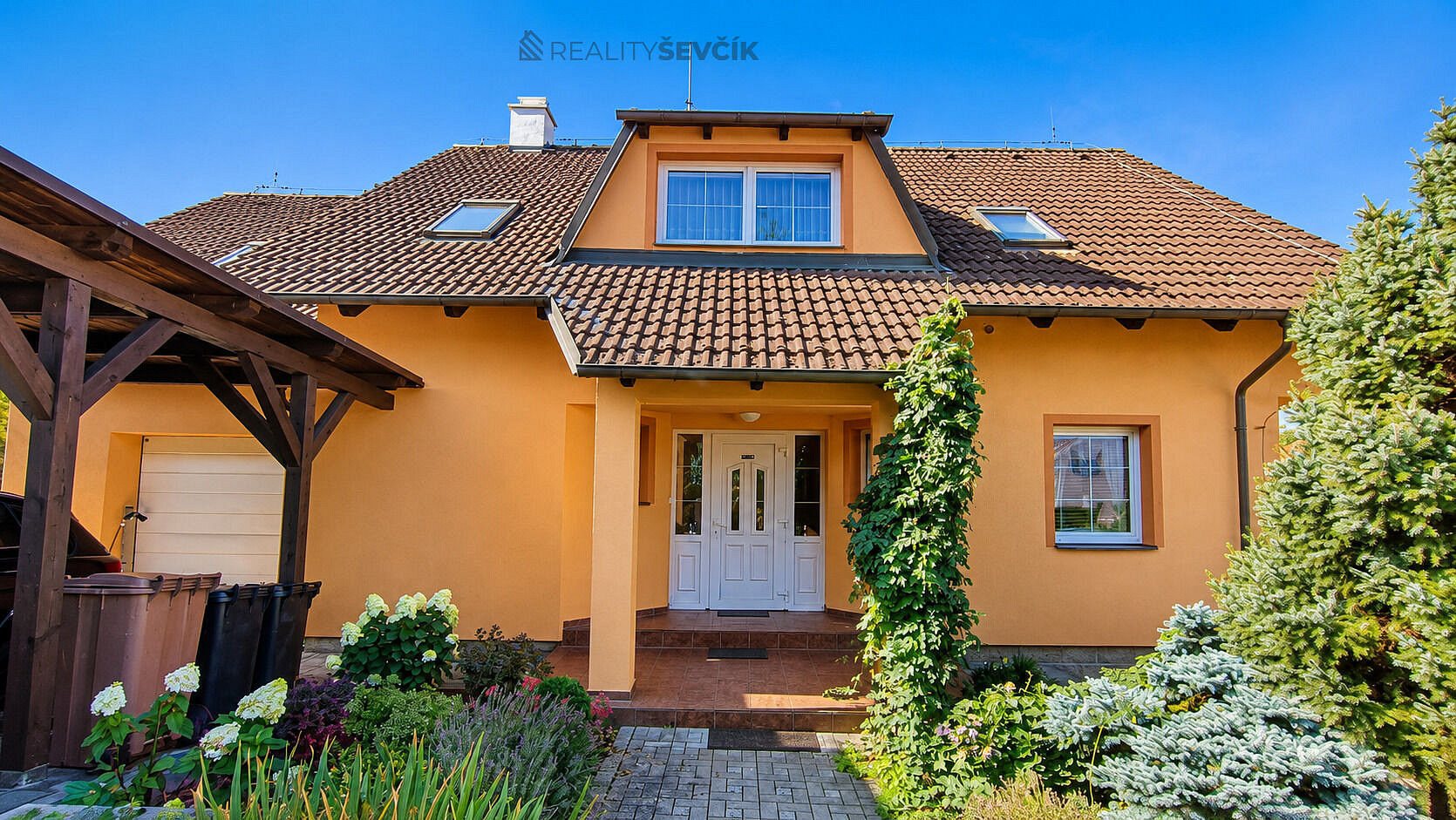 Prodej domu 241 m² s pozemkem 778 m² – fotografie 2