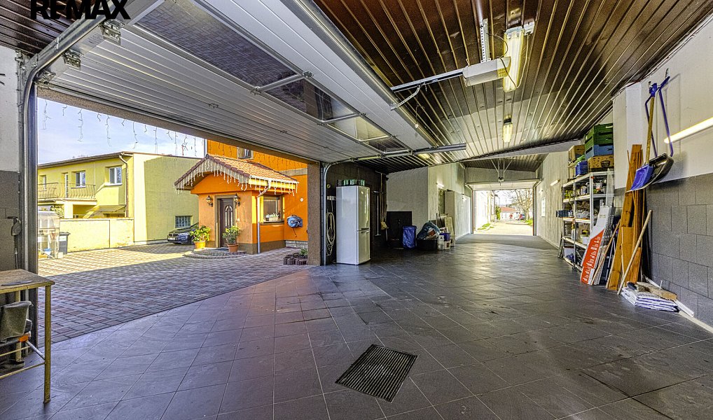 Prodej ubytovacího objektu 309 m², Kněževes – náhled fotky 4