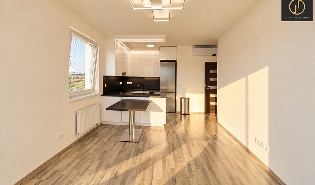 Pronájem bytu 3+kk 71 m², Praha – náhled fotky 3