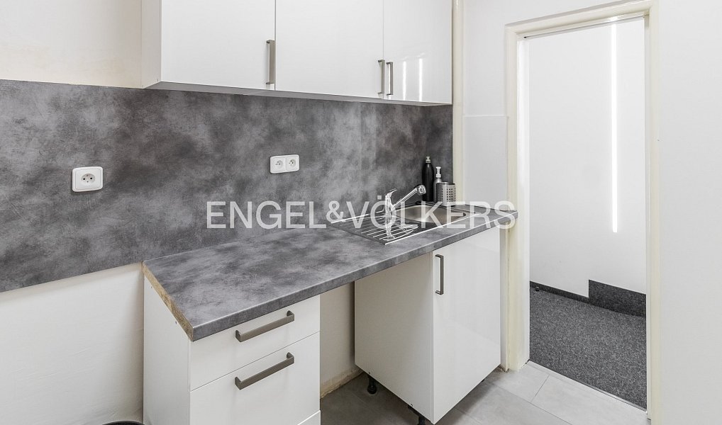Pronájem kanceláře 175 m², Praha – náhled fotky 9